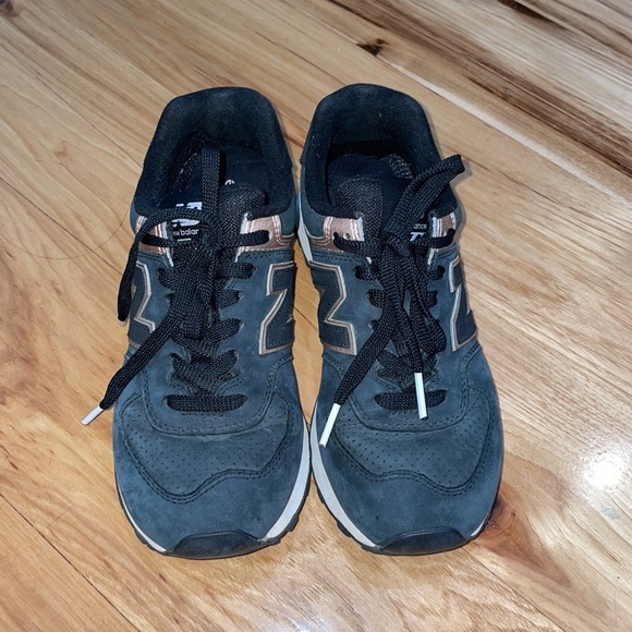 New Balance 574 Classic Sneaker suede dark charcoal gray metallic rose gold 6 - Picture 3 of 9